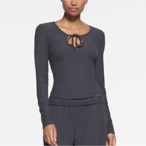 NWOT SKIMS Soft Lounge Tie Front Top in Graphite size Small